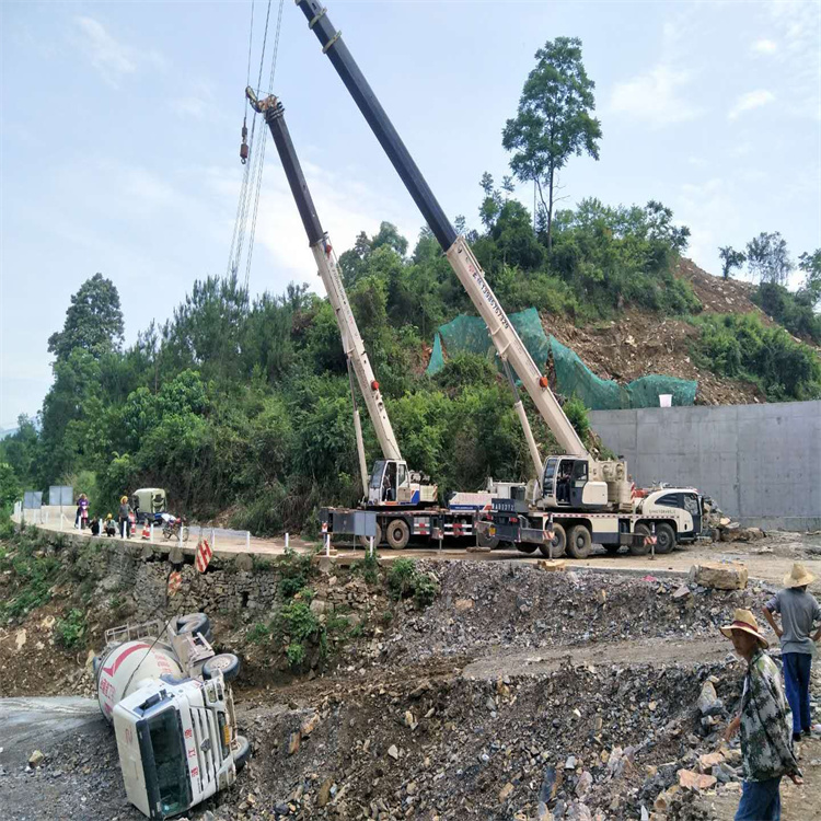 群英乡汽车掉沟里叫吊车救援要多少钱